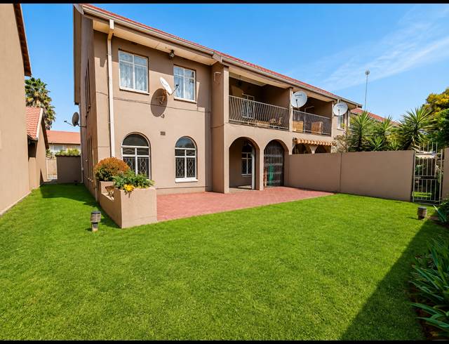 3 BEDROOM TOWNHOUSE FOR SALE IN THREE RIVERS